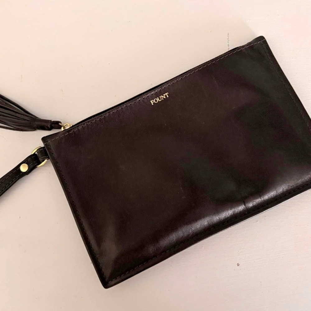 Fount Finley clutch